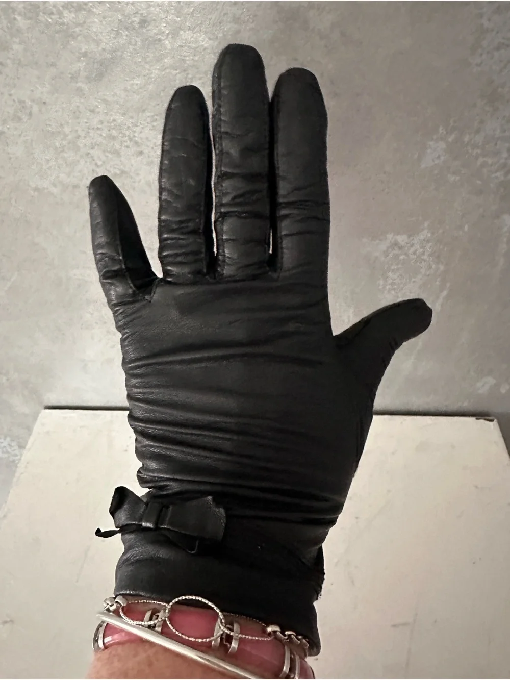 VINTAGE BLACK LEATHER GLOVES WITH BOW M